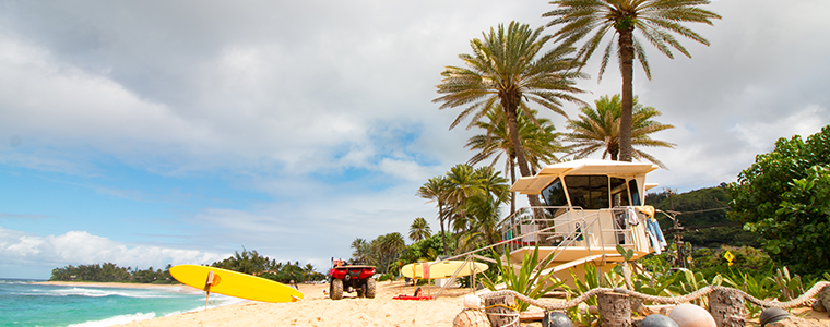 Beach on Hawaii with lifeguard stand