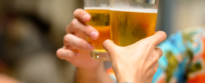 Couple beer cheers