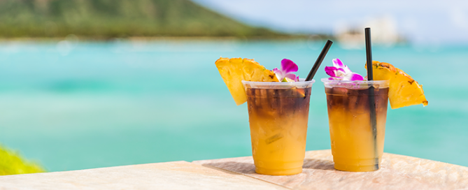 Hawaii mai tai drinks on waikiki beach